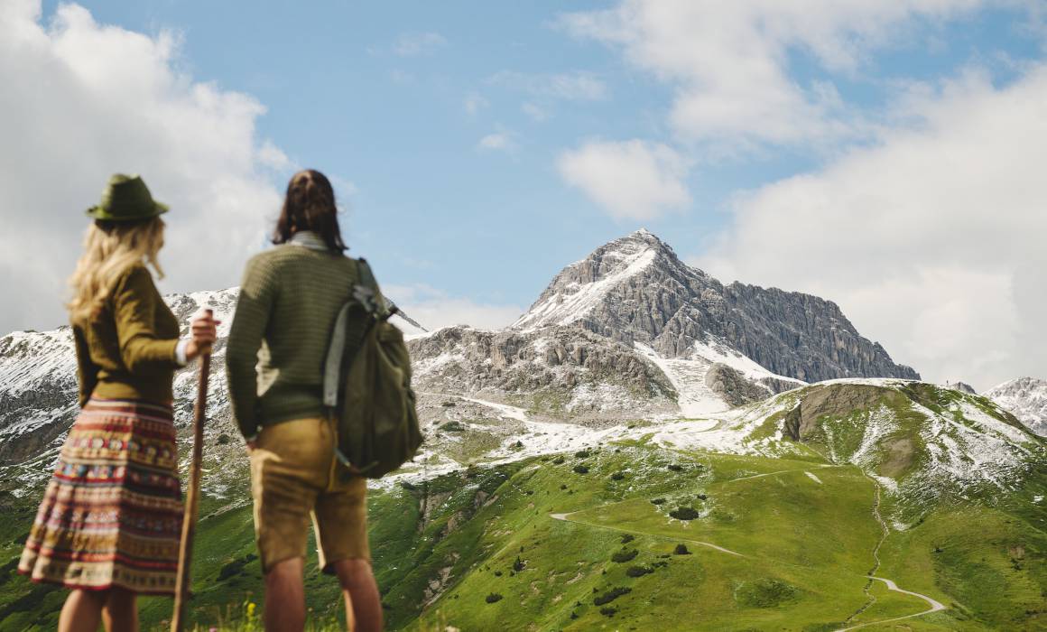 Wandern mit Bergblick in Lech am Arlberg