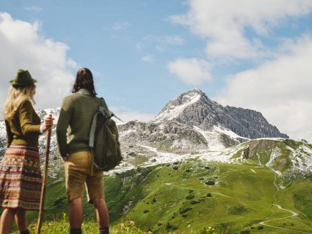Wandern mit Bergblick in Lech am Arlberg