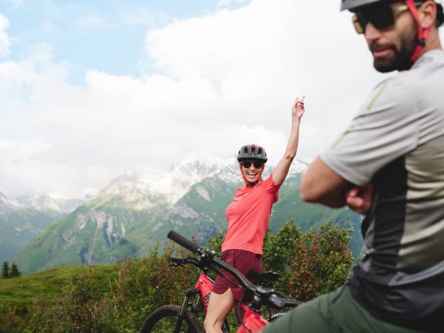 Cycling with mountain views during your vacation at the Burg Hotel in Lech am Arlberg